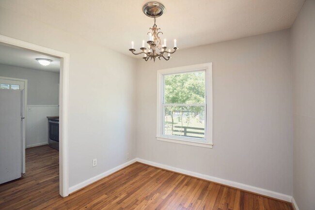 Foto del edificio - Stylish 3BR/1BA Home with Yard Near BeltLine & City Access