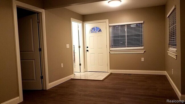 Foto del edificio - 21470 Gill Rd