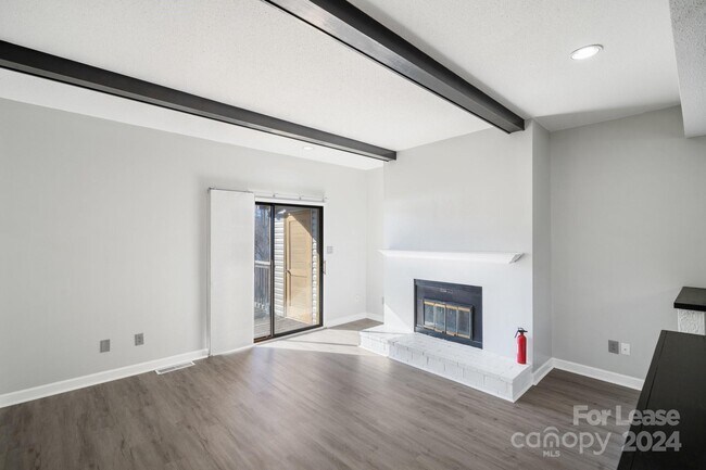 Foto del edificio - 5192 Corbin Ln
