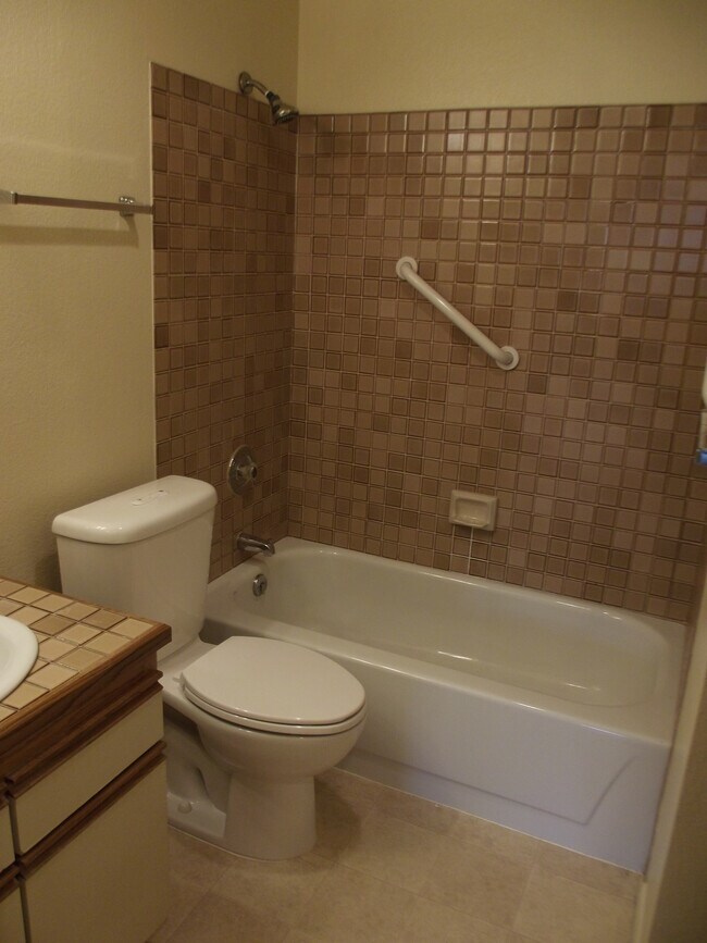 Foto del edificio - 706 NW 185th St
