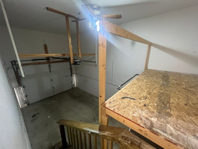 Building Photo - 2 Bedroom 1.5 Bath Duplex
