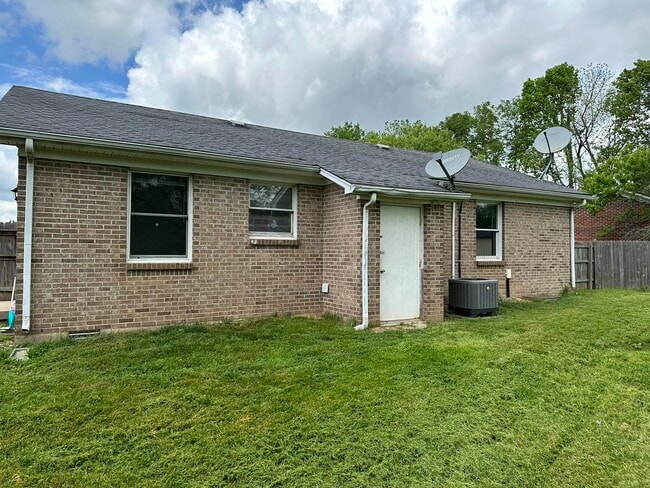 Building Photo - 124 Edwards Dr