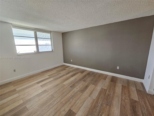 Building Photo - 3600 NE 170th St