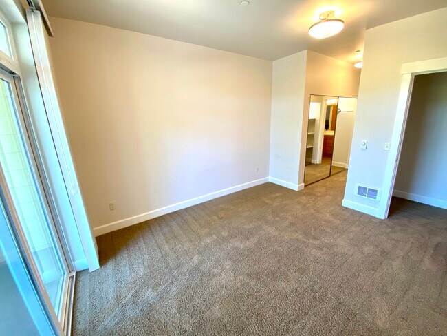 Foto del edificio - 515 102nd Ave SE