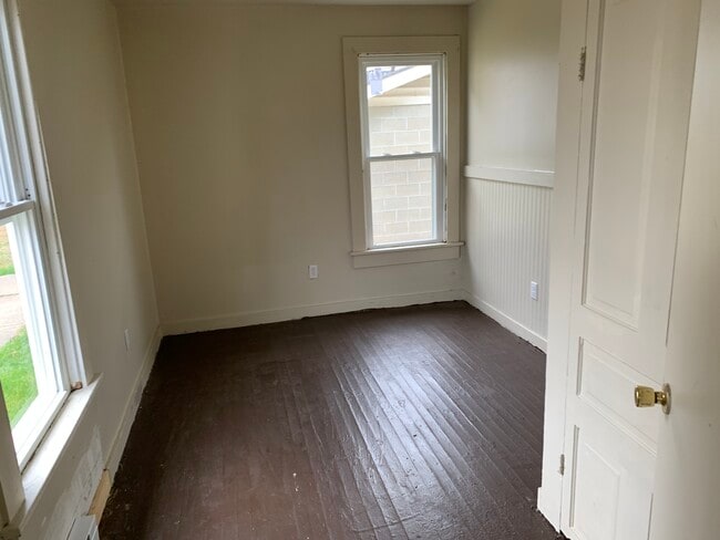 Building Photo - 210 S 3rd St