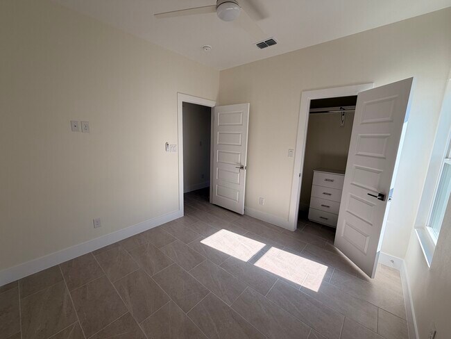 Building Photo - 609 N Alexandrite Ave