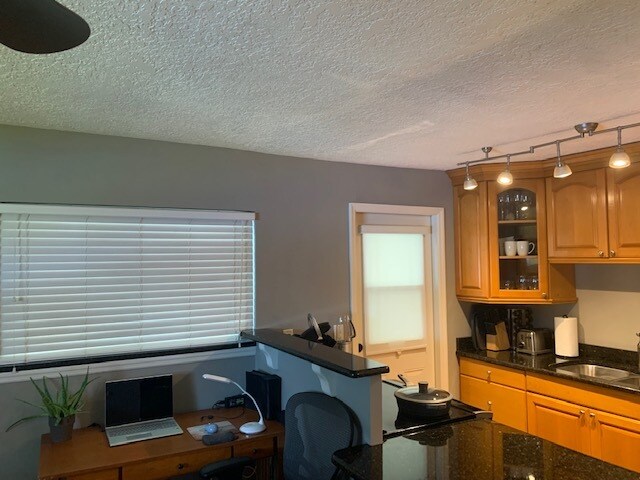 Foto del edificio - 320 Lakeview St
