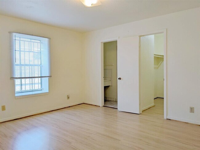Building Photo - 6201 Ranchester Dr