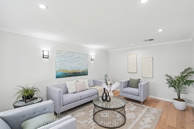 Foto del edificio - Modern 3BD Home with Eco Water Systems, EV Charging & Designer Finishes – Prime San Jose Locale
