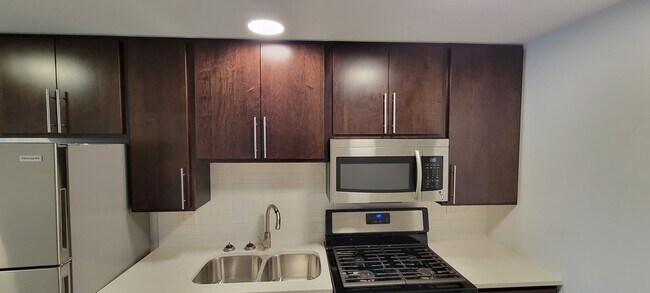 Building Photo - 3329 W Van Buren St