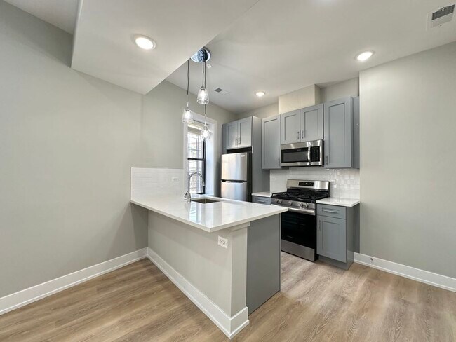 Building Photo - 429 W Belden Ave