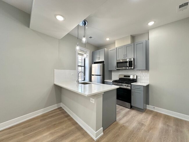 Building Photo - 437 W Belden Ave