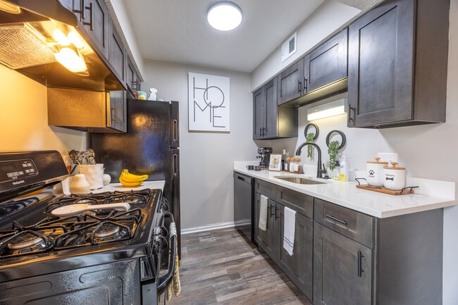 Building Photo - Ashton Pines Apartments & Townhomes