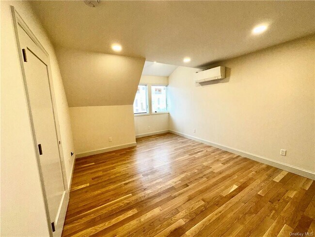 Building Photo - 401 Bleloch Ave