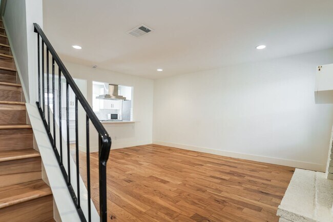 Foto del edificio - Beautiful 2 bedroom, 2 bathroom condo in Galindo!!!