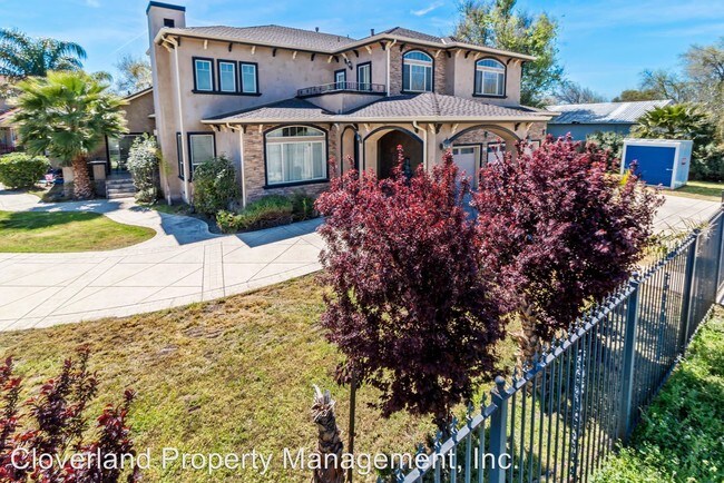 Foto del edificio - 5 br, 3.5 bath House - 5590 W. Grant Line Rd.