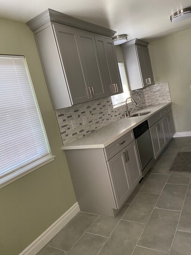Foto principal - 3222 E 27th St