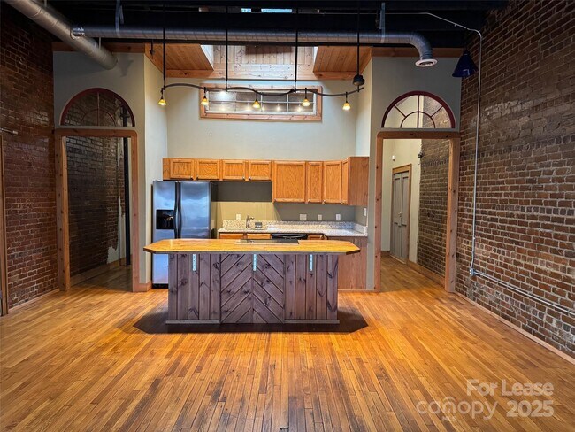 Foto del edificio - 110 Church St NW