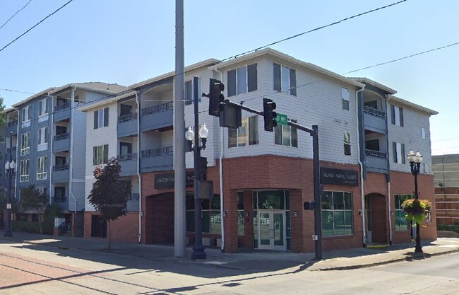Building Photo - 160 SE Washington St