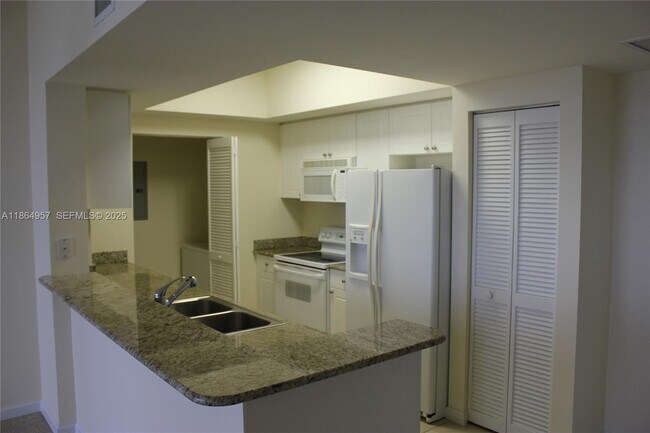 Foto del edificio - 19501 W Country Club Dr