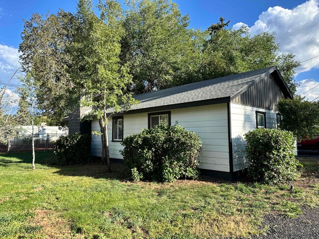 Building Photo - 2037 Aspen Dr