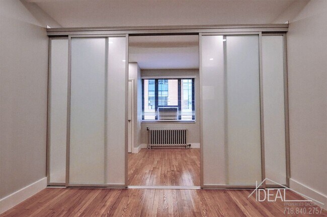 Foto del edificio - 18 Waverly Pl