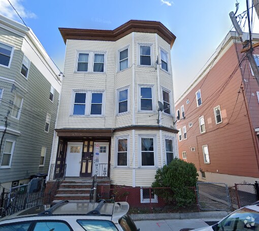Building Photo - 376 Prospect St