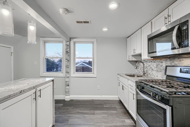 Building Photo - 4012 Fernhill Ave