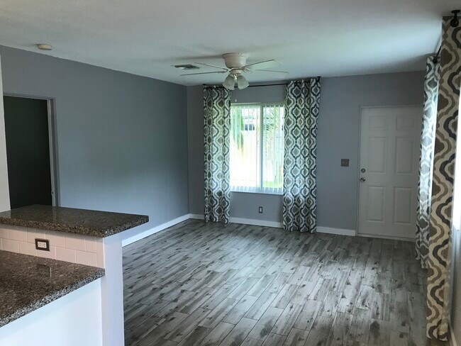 Foto del edificio - 125 NE 30th Ct