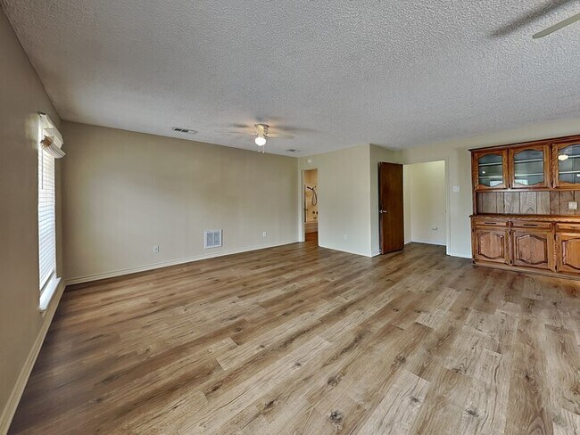 Foto del edificio - 205 Woodpark Ln