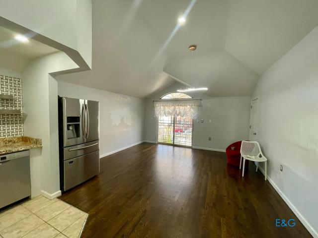 Building Photo - 3 bedroom in Brooklyn NY 11207