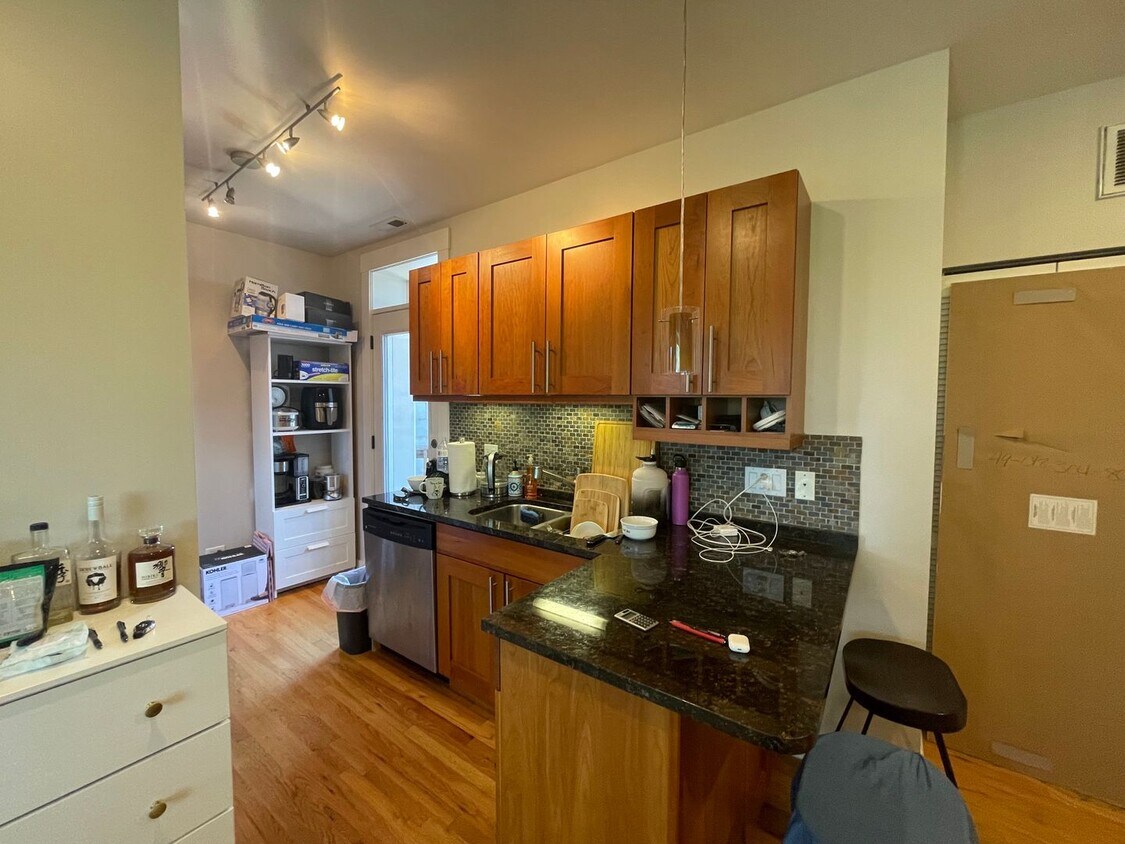 Foto principal - 2245 W Barry Ave