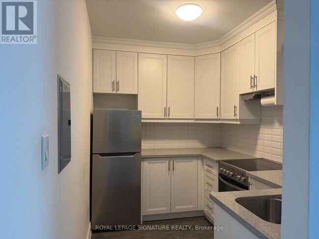 Building Photo - 394 Dovercourt Rd