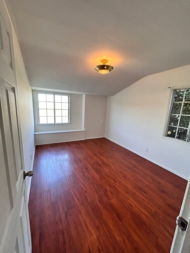 Foto del edificio - 10404 Sherry Ave