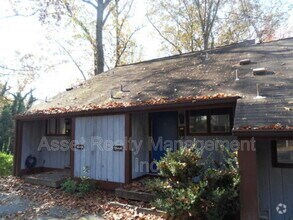 Building Photo - 102 Walnut Ln