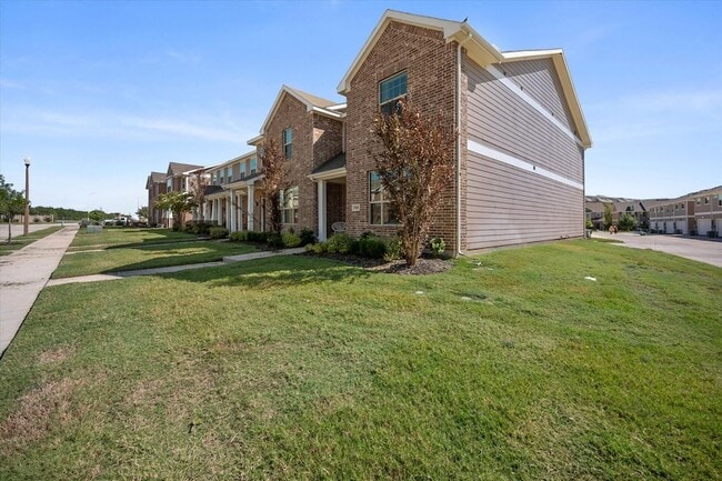 Building Photo - 3500 Brentwood Dr