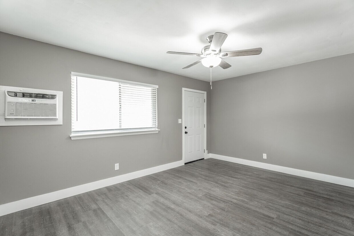 Foto principal - 1100 S Willow