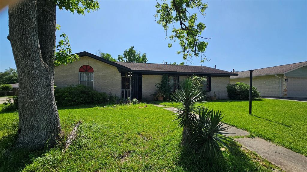Foto principal - 8103 Royalwood Dr