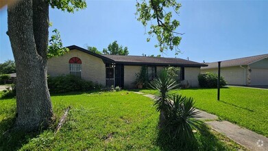 Building Photo - 8103 Royalwood Dr