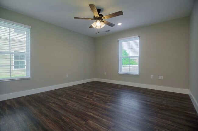 Foto del edificio - 404 Henderson Chapel Rd