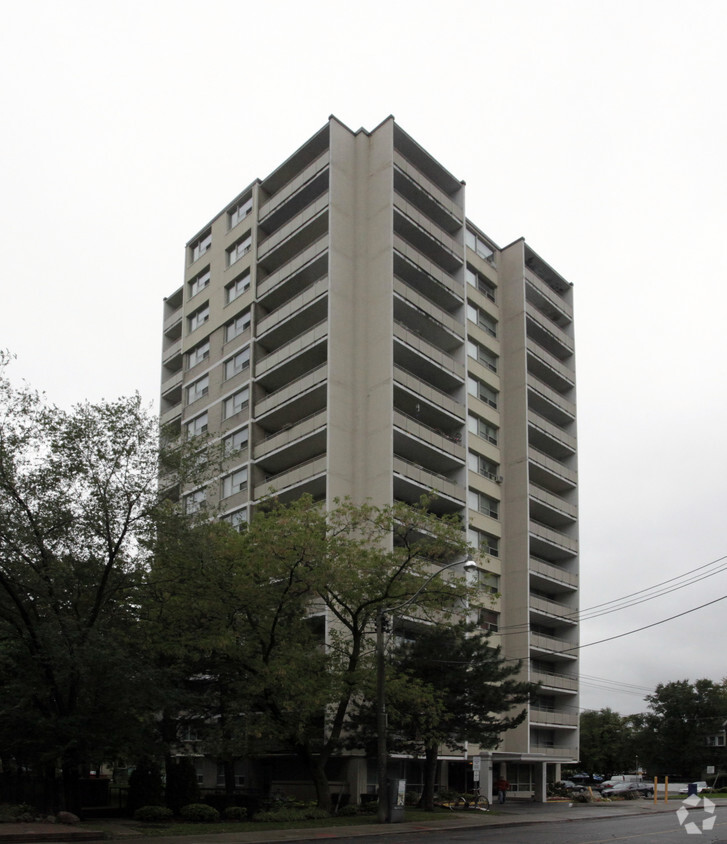 Building Photo - The Summit