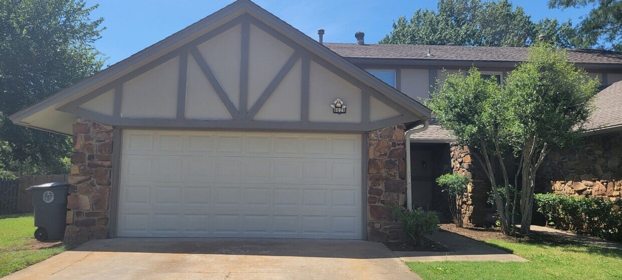 Foto principal - South Tulsa 3 bed UNION Schools Duplex.