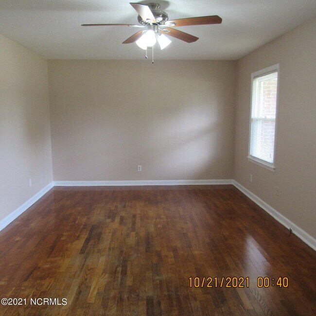 Building Photo - 302 Brookfield Dr