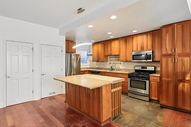 Foto del edificio - 7622 N Greenview Ave