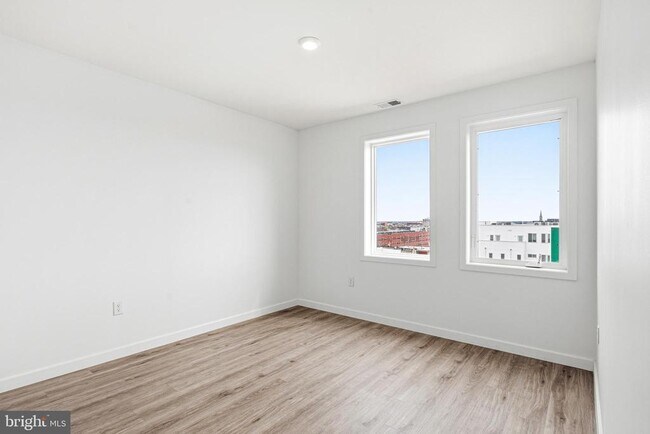 Building Photo - 915 N Broad St