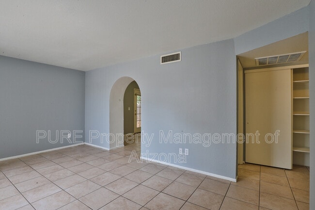 Building Photo - 1625 N Date