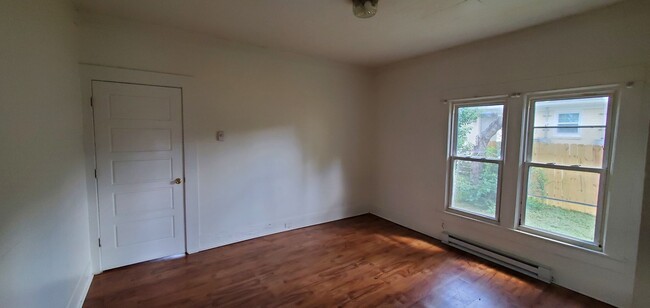 Building Photo - 3 Bedroom 1 Bathroom House