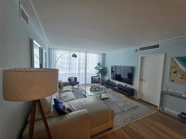 Building Photo - 5151 Collins Ave