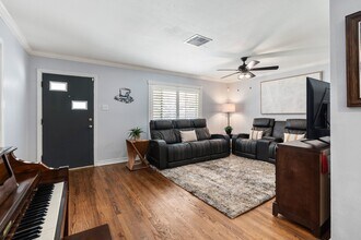 Building Photo - 1214 W 31st St