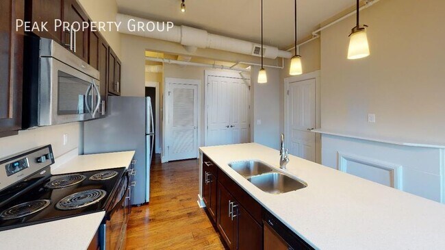 Building Photo - Prime 2 Bedroom E. Walnut Hills Location, ...